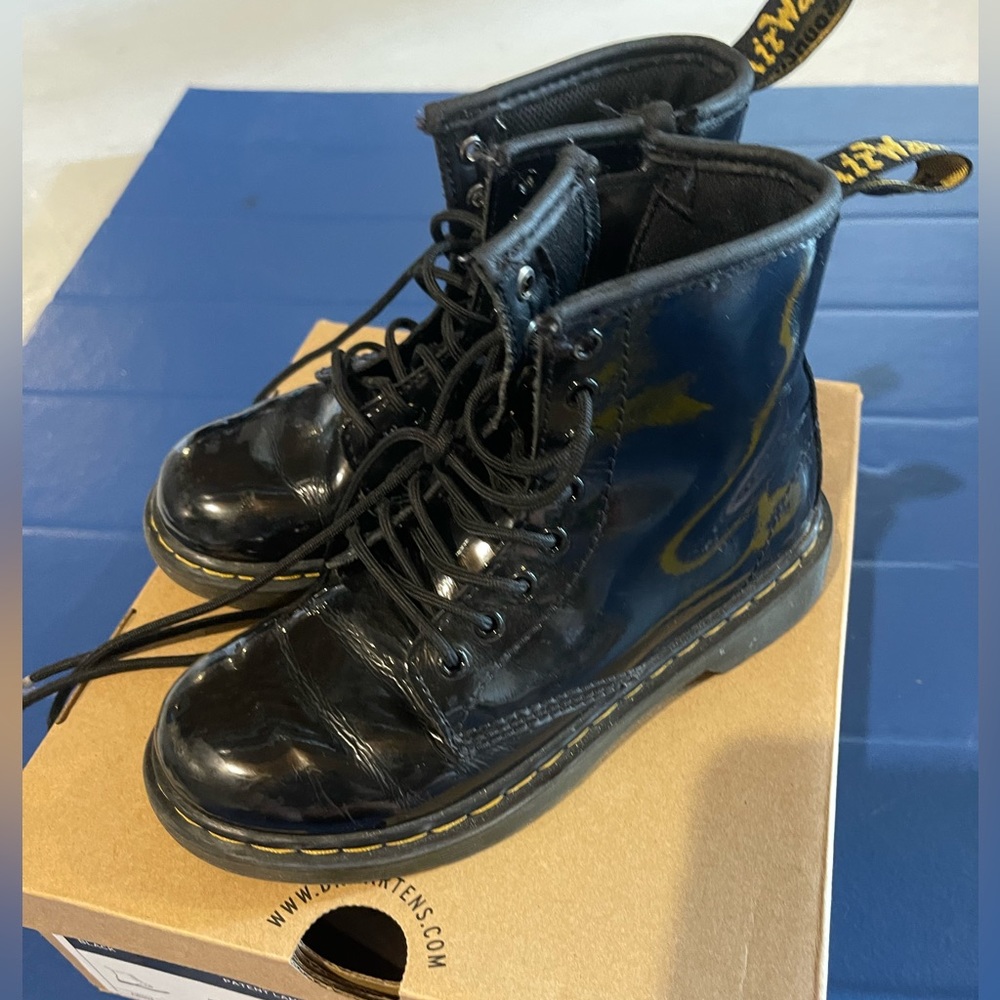 Doc Marten Kids. Black Patent Leather. 🖤 Little Girl/Boy Size 1.